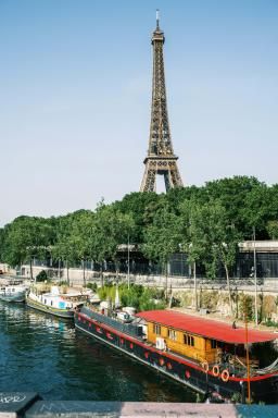 Francette, a French restaurant with a view of the Eiffel Tower